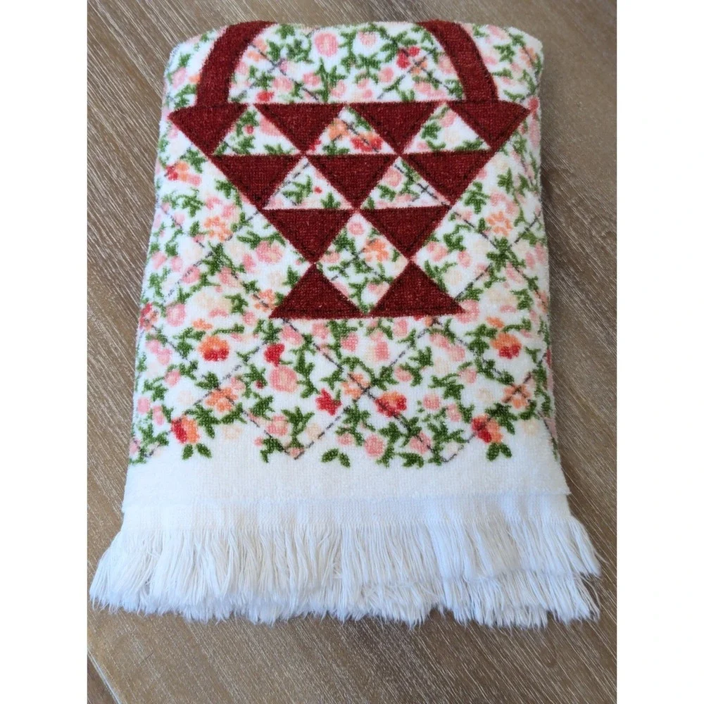 Vintage 80s Wamsutta Heritage Cotton Bath Towel w/Basket Quilt Floral Fringe